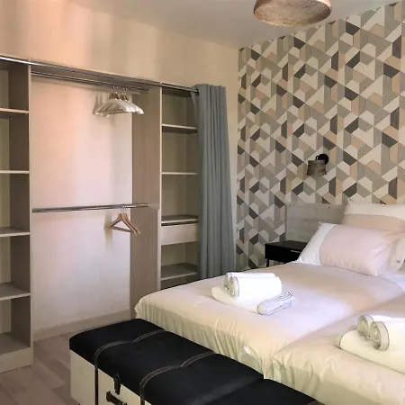 Апартаменты Le Coin De Frederic